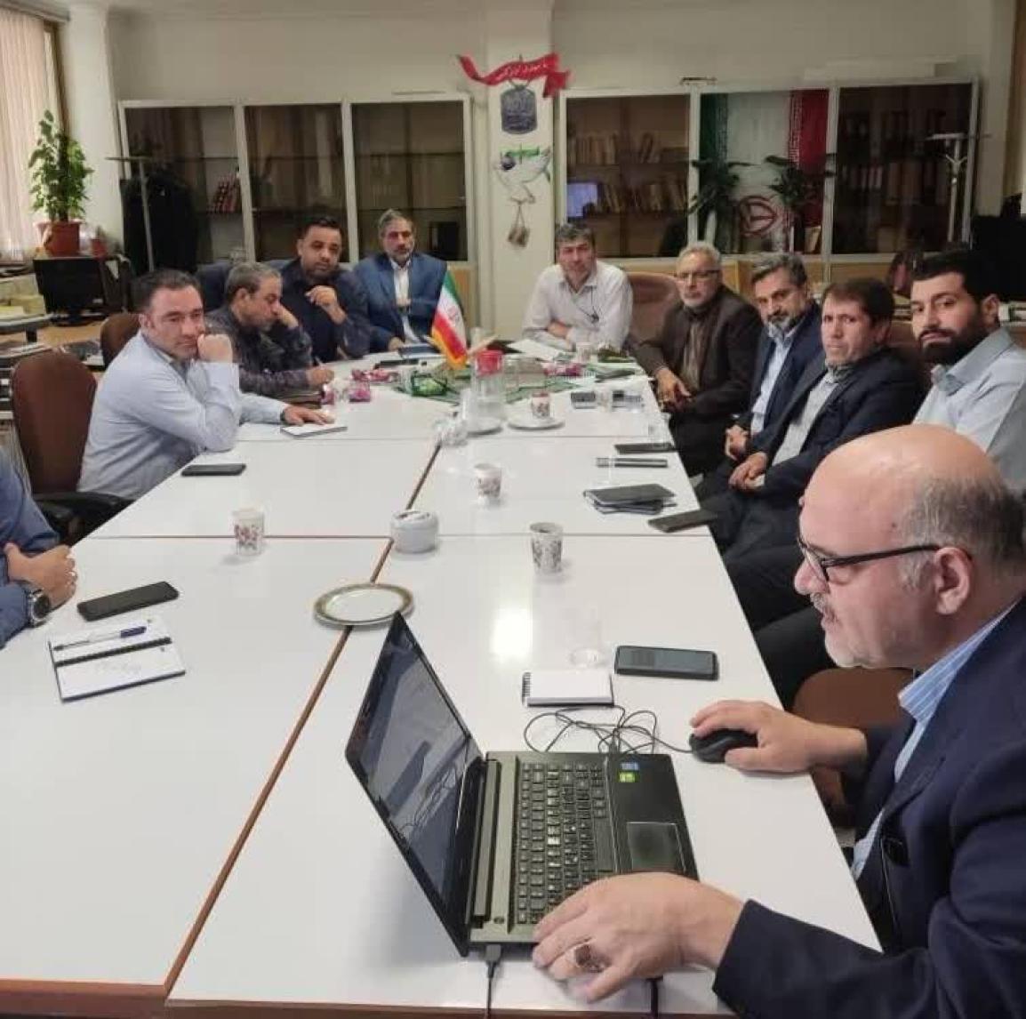همیاران انرژی در اداره‌ها به کمک کاهش مصرف برق می‌آیند